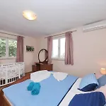 度假居 Stunning Home In Bast Bast